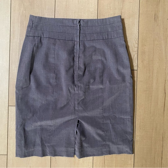 H&M Gray Pencil Skirt – Size 10 (Classic Waist Detail, Belt Loops) - Picture 4 of 8